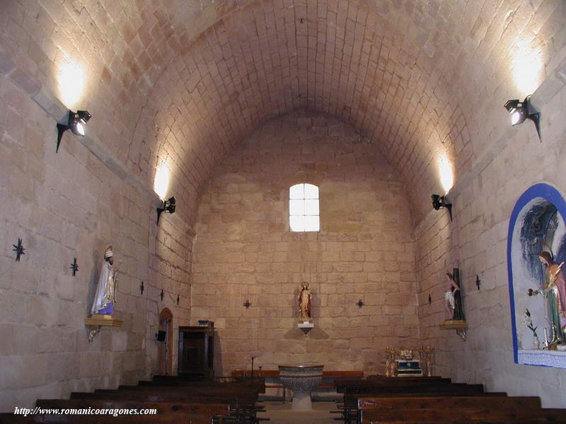 INTERIOR DEL TEMPLO HACIA LOS PIES